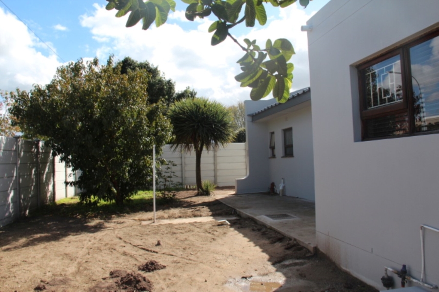 To Let 4 Bedroom Property for Rent in Dormehls Drift Western Cape